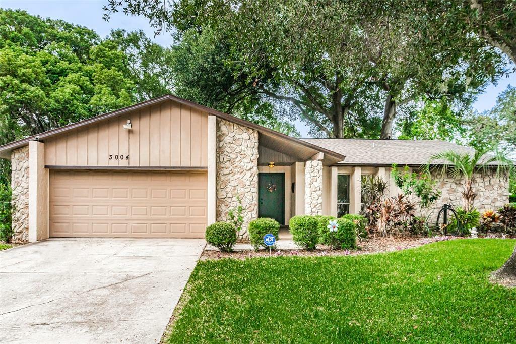 Property Photo:  3004 King Phillip Way  FL 33584 