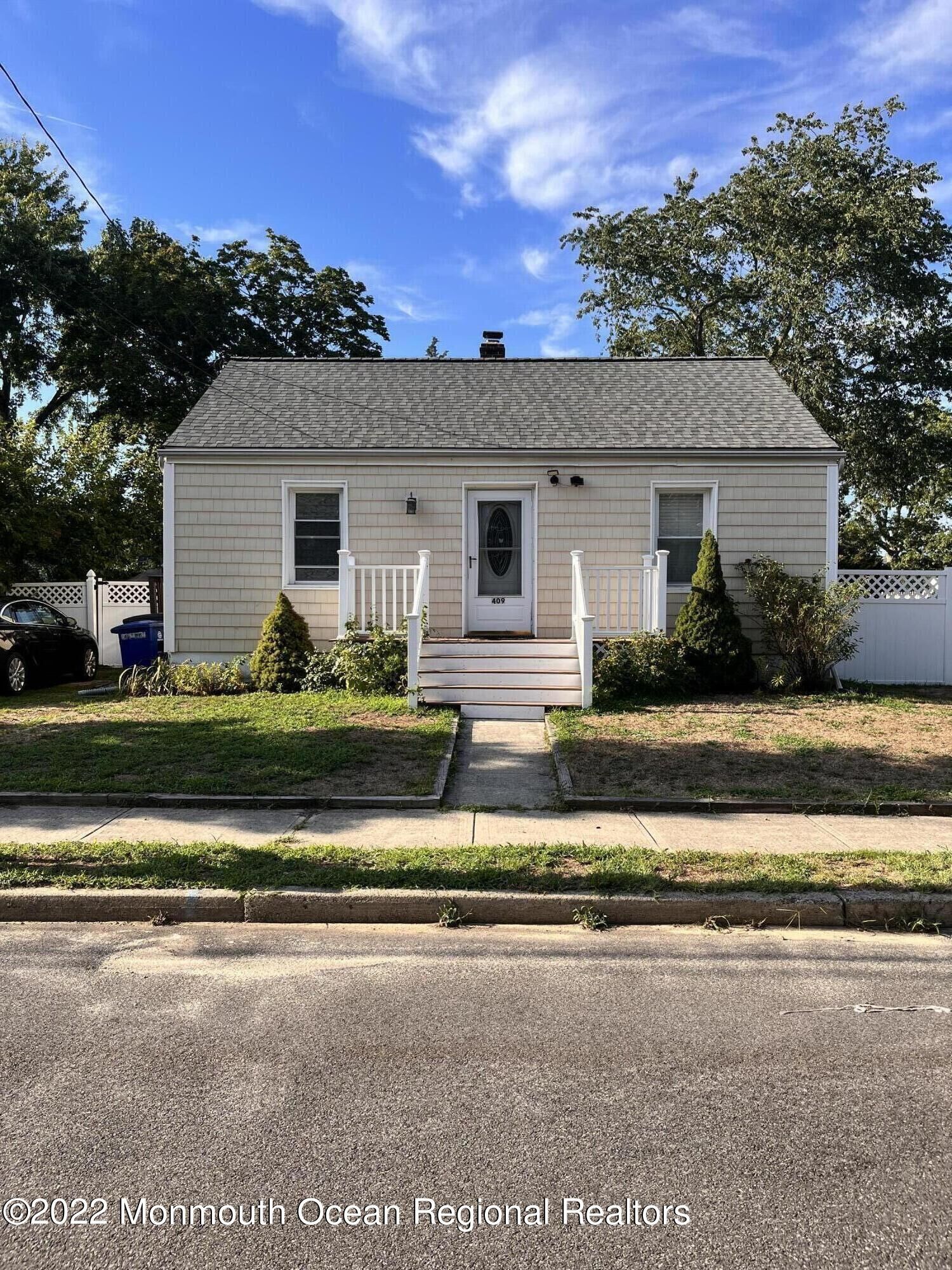 Property Photo:  409 Poplar Street  NJ 08733 