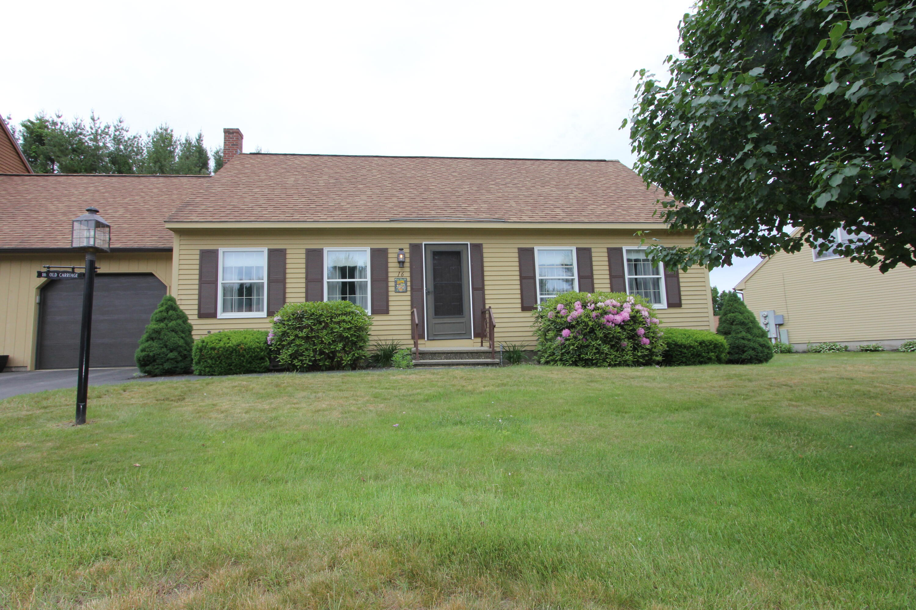 Property Photo:  16 Old Carriage Road 9  ME 04210 