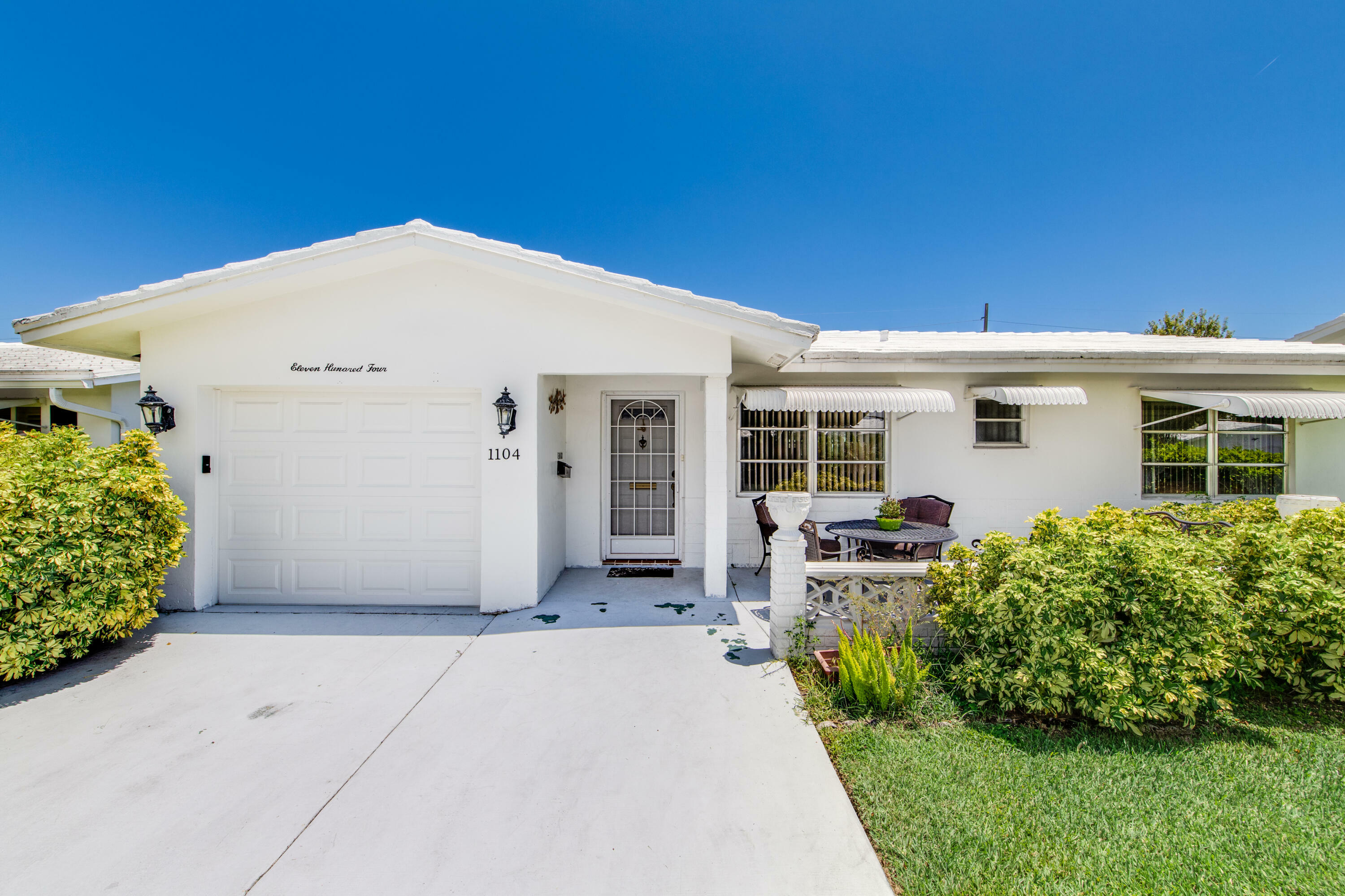 Property Photo:  1104 SW 15th Street  FL 33426 