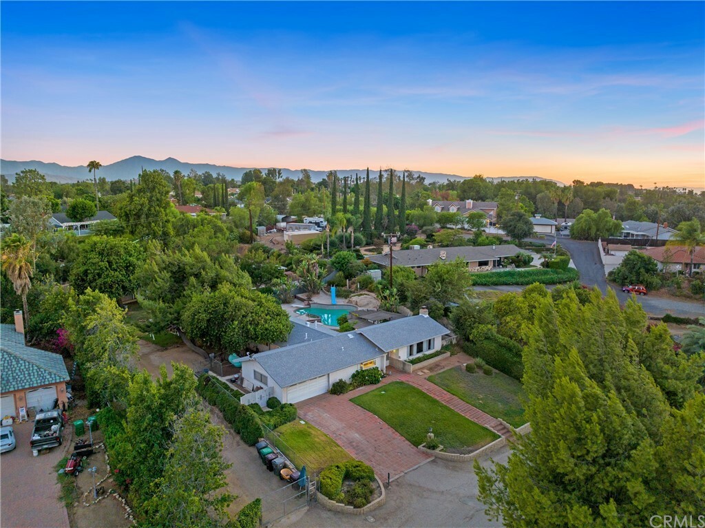 Property Photo:  16841 Dooley Place  CA 92504 