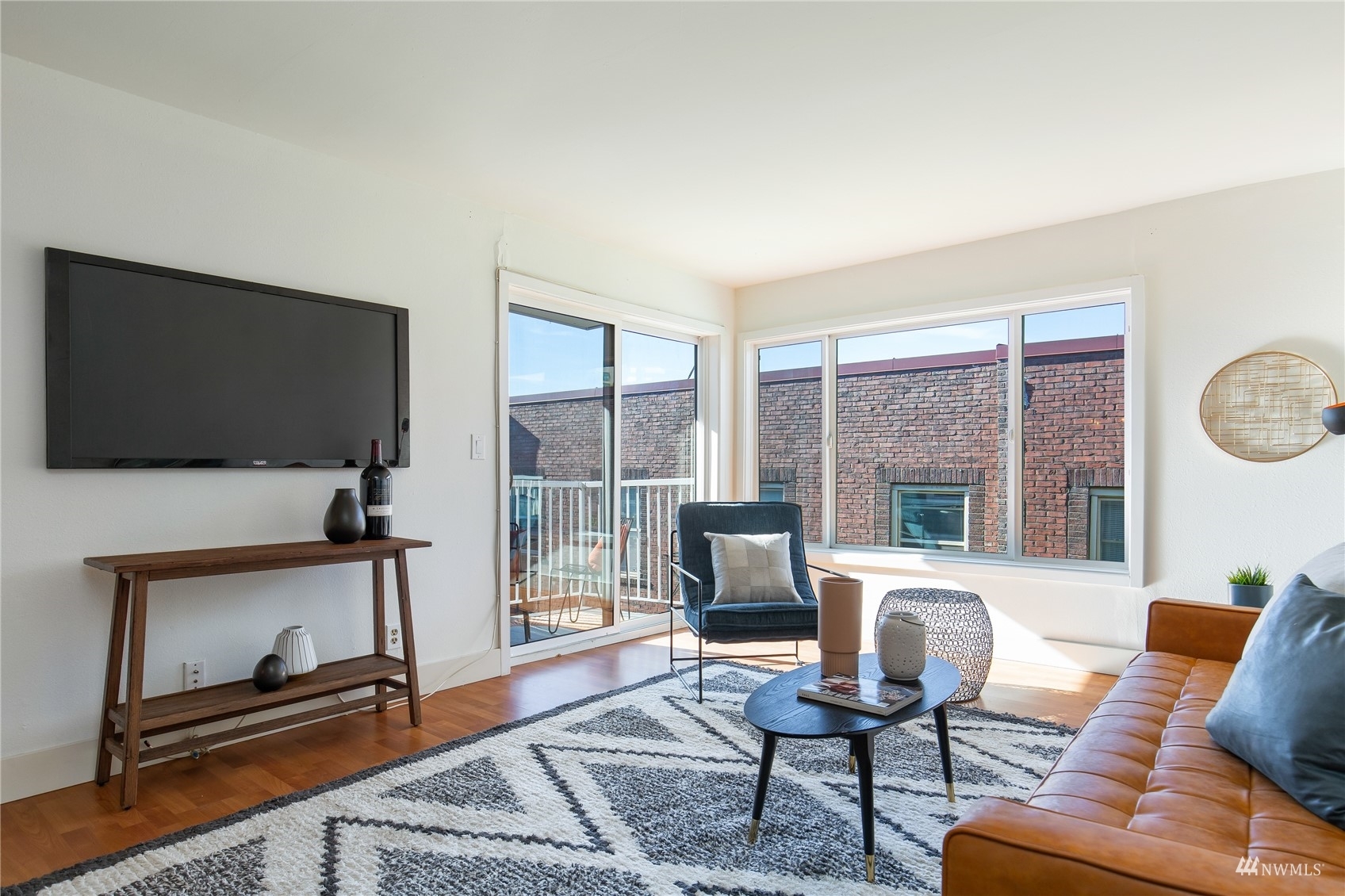 Property Photo: 308 Summit Avenue E 505 WA 98102