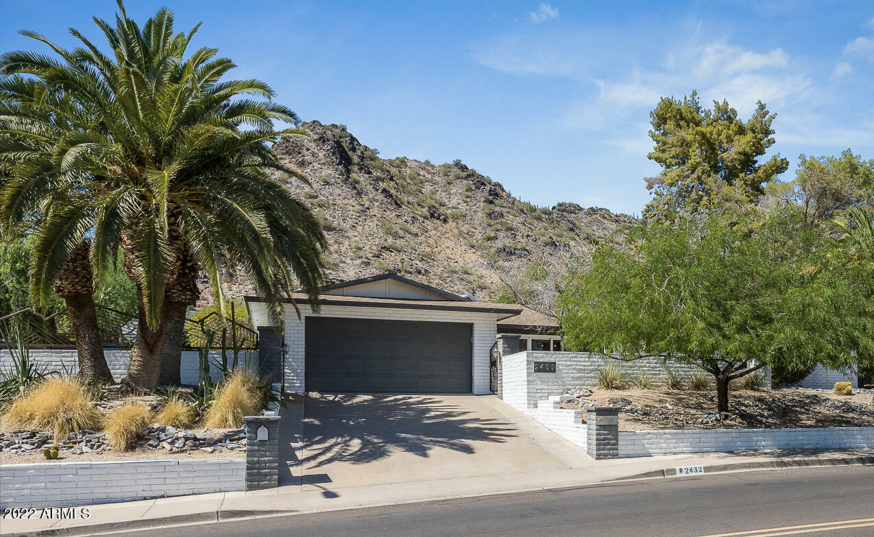 Property Photo: 2432 E Piestewa Peak Drive AZ 85016