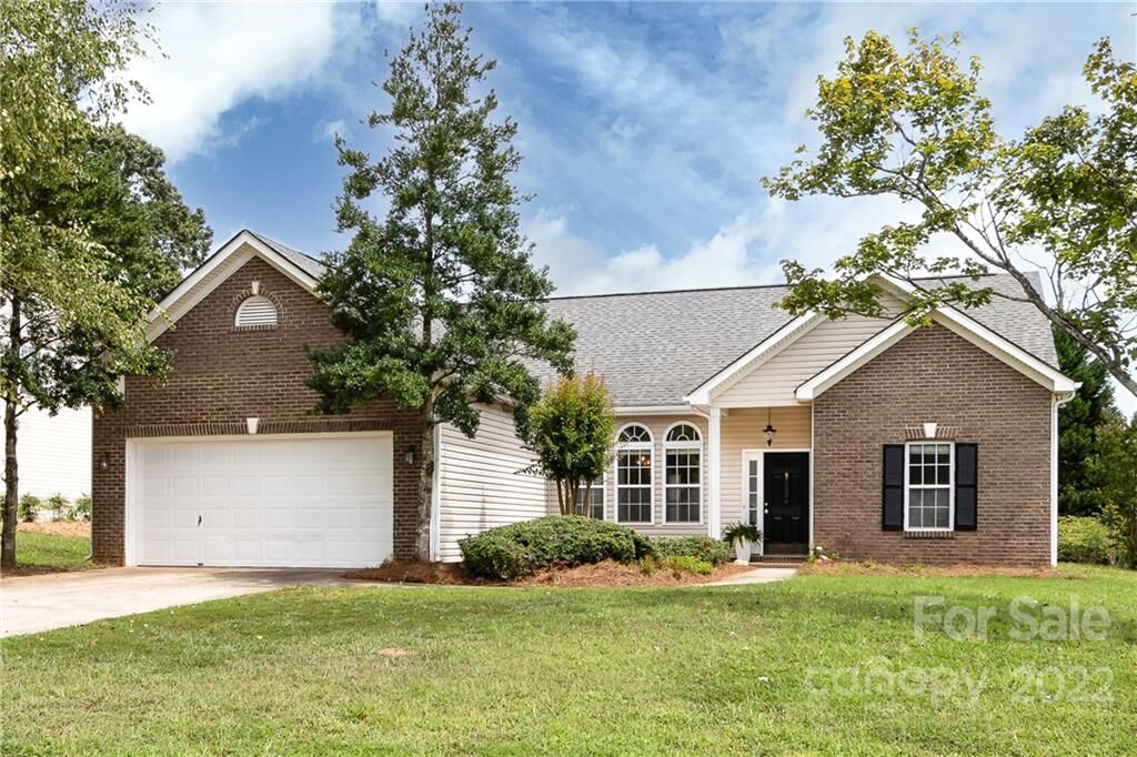 Property Photo:  2004 Choke Berry Way  NC 28173 