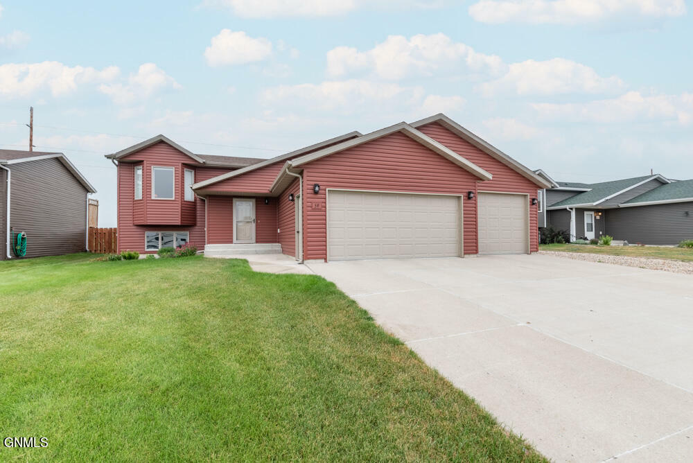 Property Photo:  59 McGinnis Way  ND 58504 