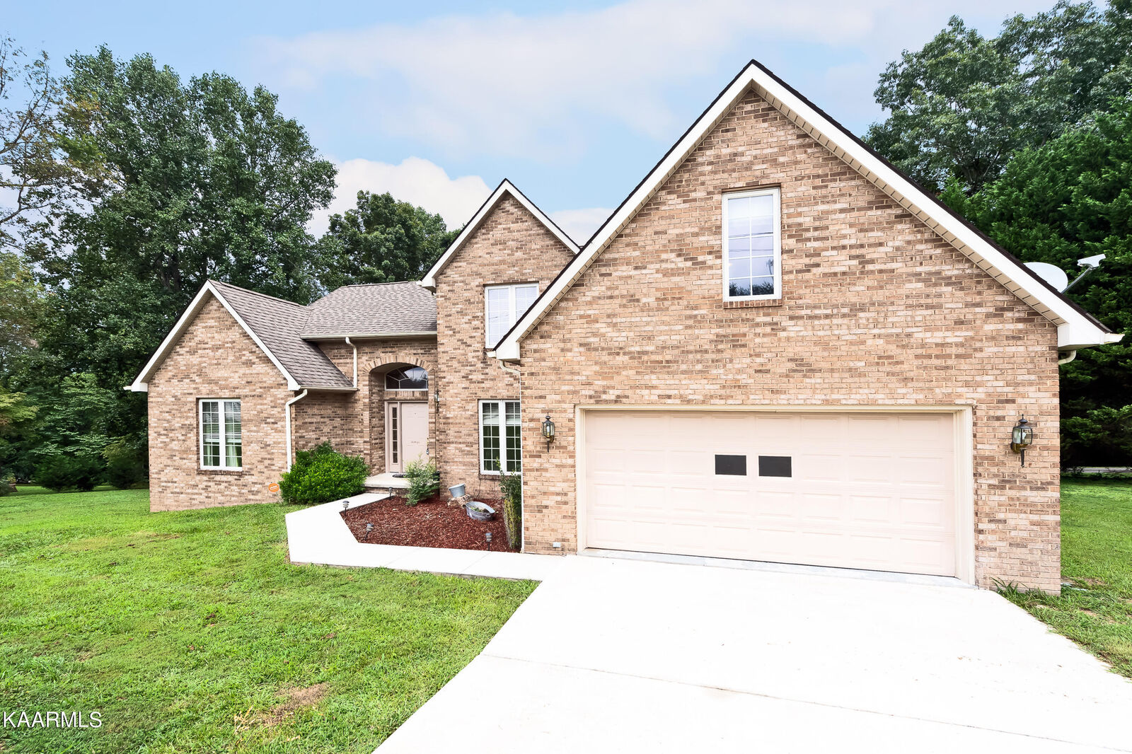 Property Photo: 125 Twin Oaks Drive TN 37854