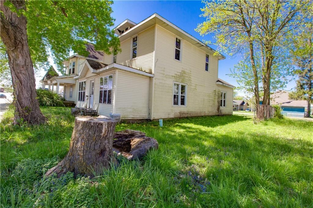 Property Photo:  224 5th Street   61920 