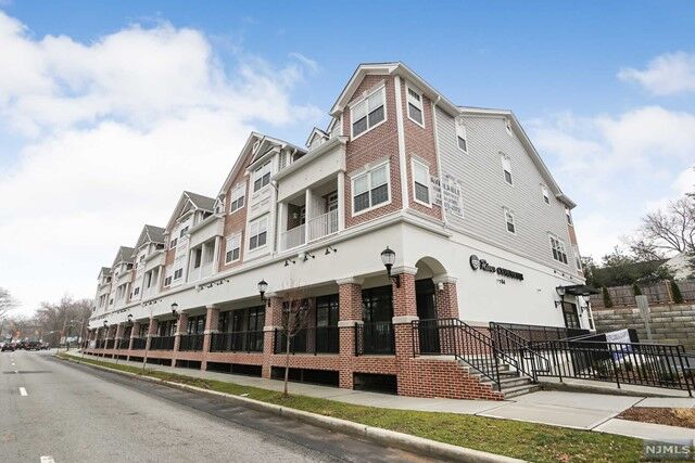 Property Photo:  764 New Bridge Road 2Q  NJ 07666 