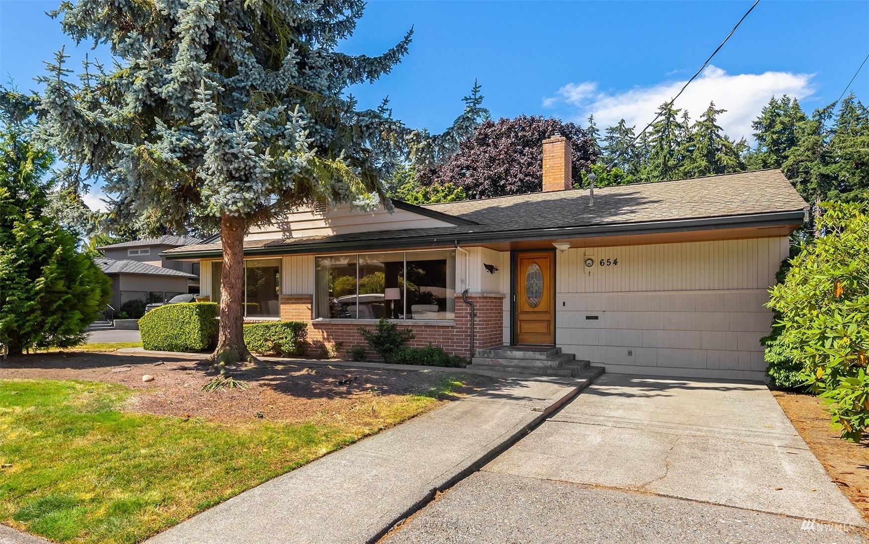 Property Photo: 654 4th Avenue S WA 98020