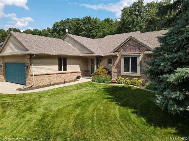 Property Photo:  164 Pleasant Manor Drive  MI 48327 