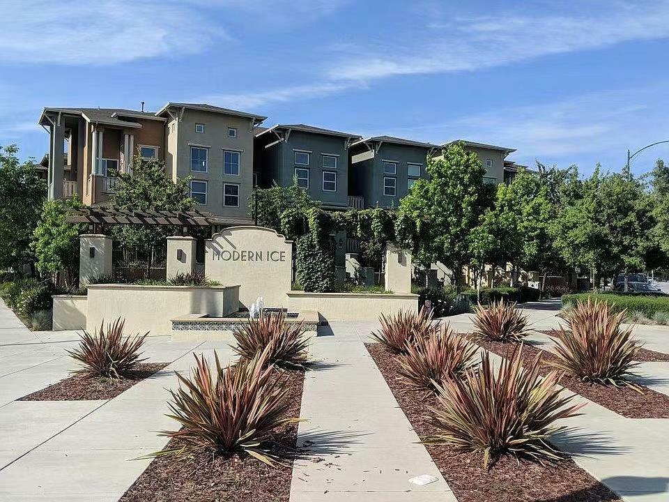Property Photo: 754 Modern Ice Drive CA 95112