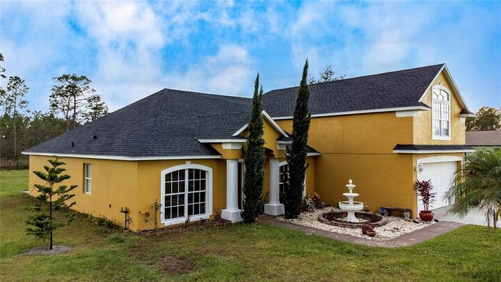 Property Photo: 20410 Paddock Street FL 32833