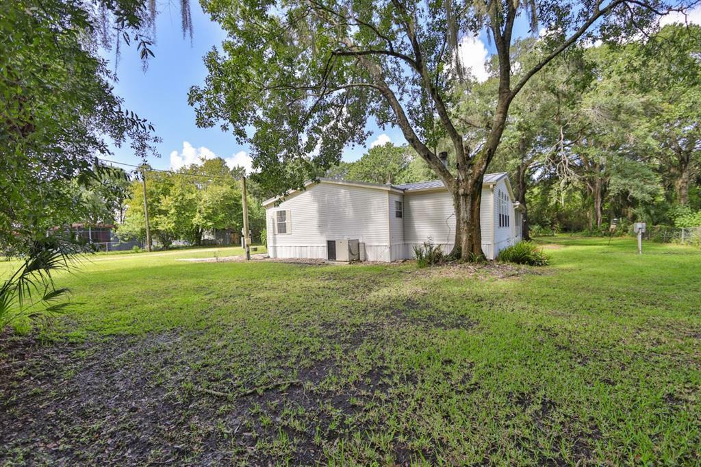 Property Photo:  601 8th Court SE  FL 33570 