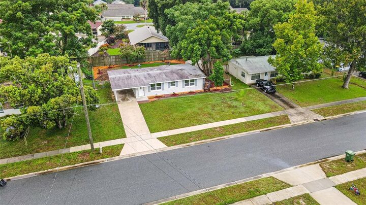 Property Photo: 1507 Hampton Road FL 34748