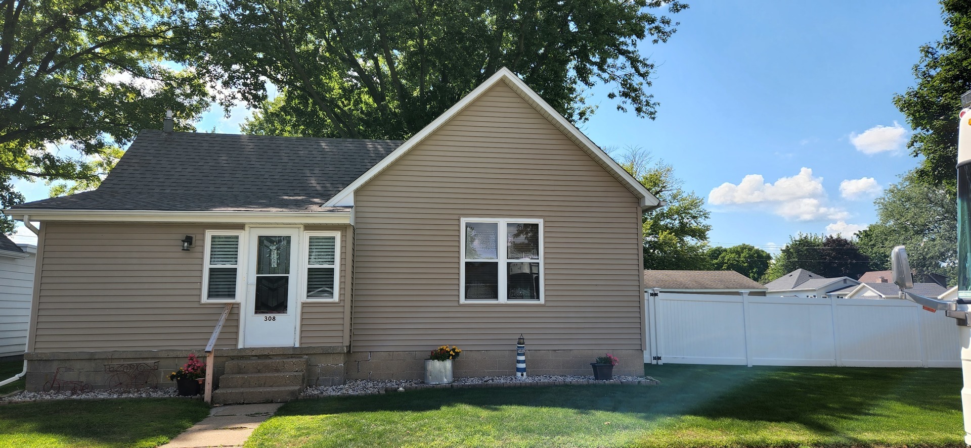 Property Photo:  308 S Selby Street  IL 61329 