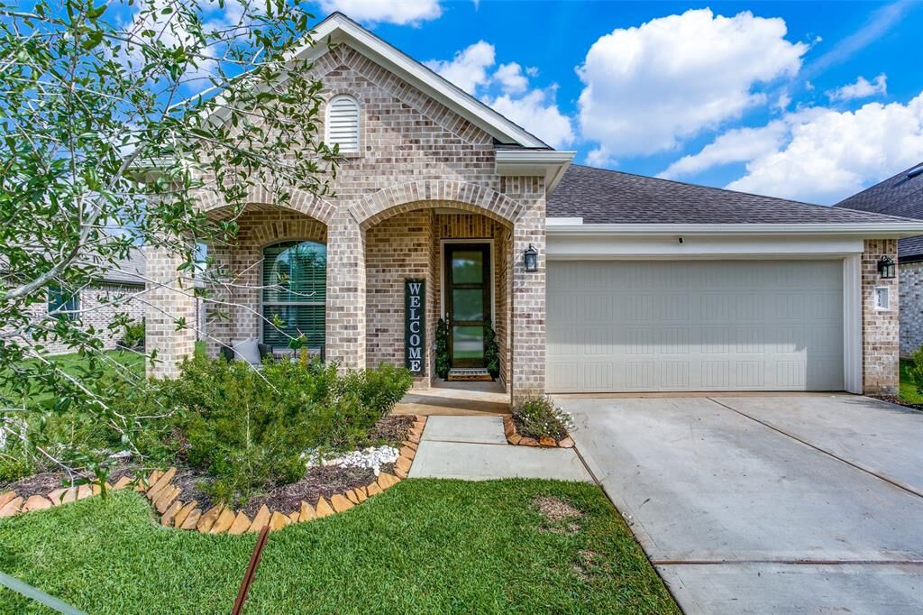 Property Photo:  8319 Huntington Lane  TX 77521 
