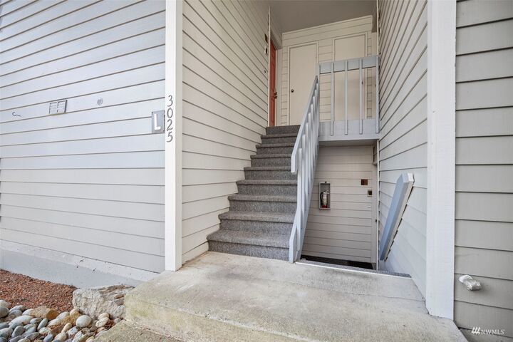 Property Photo:  3025 127th Place SE L21  WA 98005 