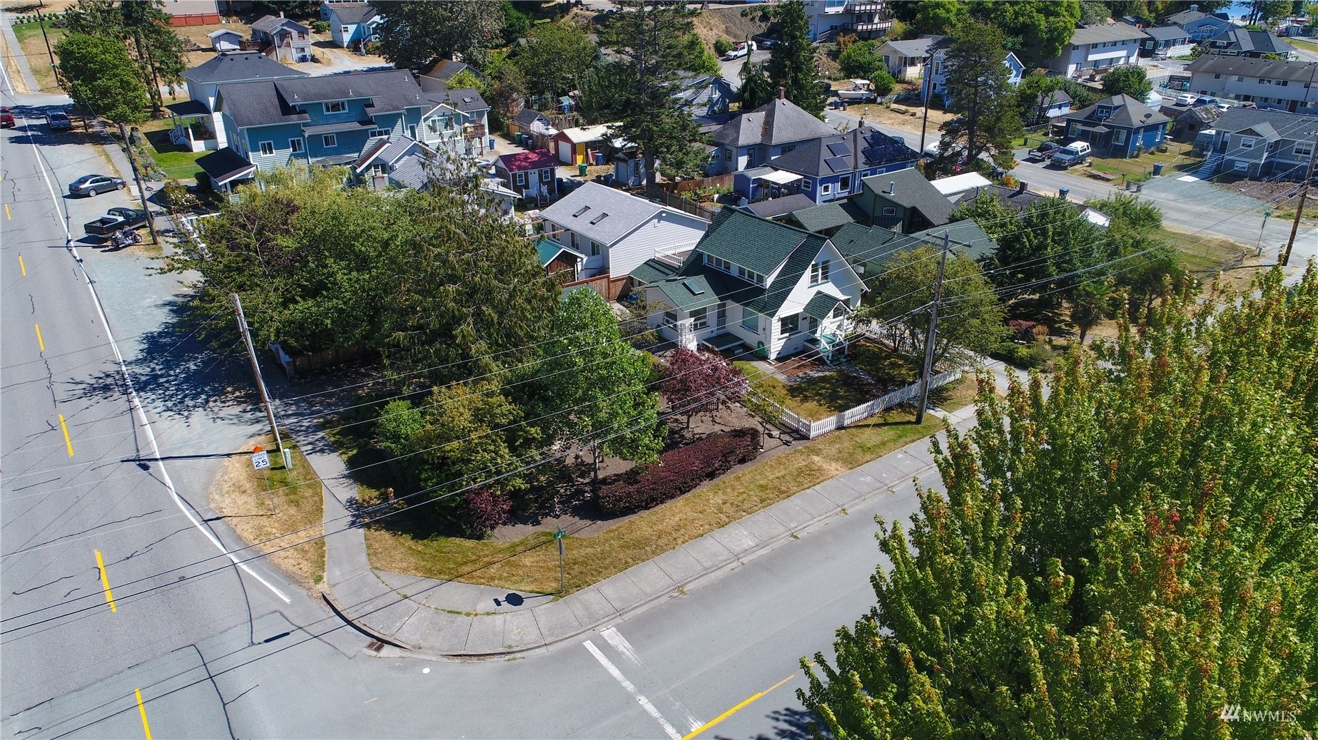 Property Photo:  409 T Avenue  WA 98221 