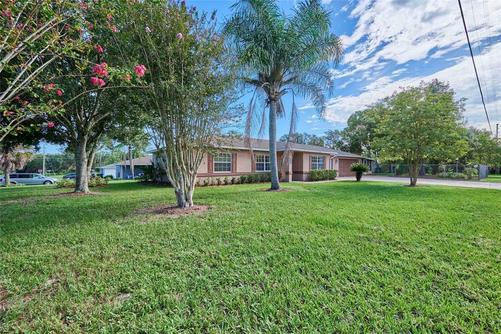 Property Photo: 203 Mountain Drive FL 33827