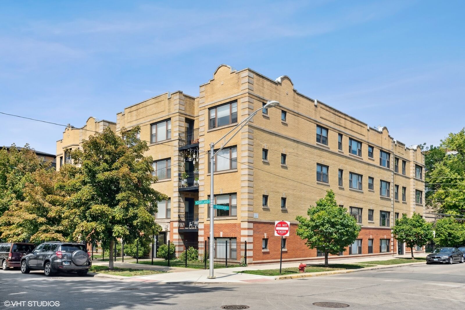 Property Photo: 1910 N Washtenaw Avenue 3 IL 60647