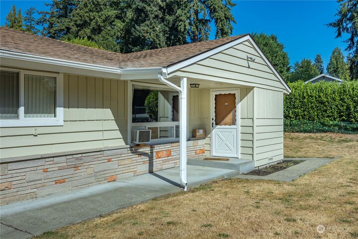 Property Photo: 37811 49th Avenue S WA 98001