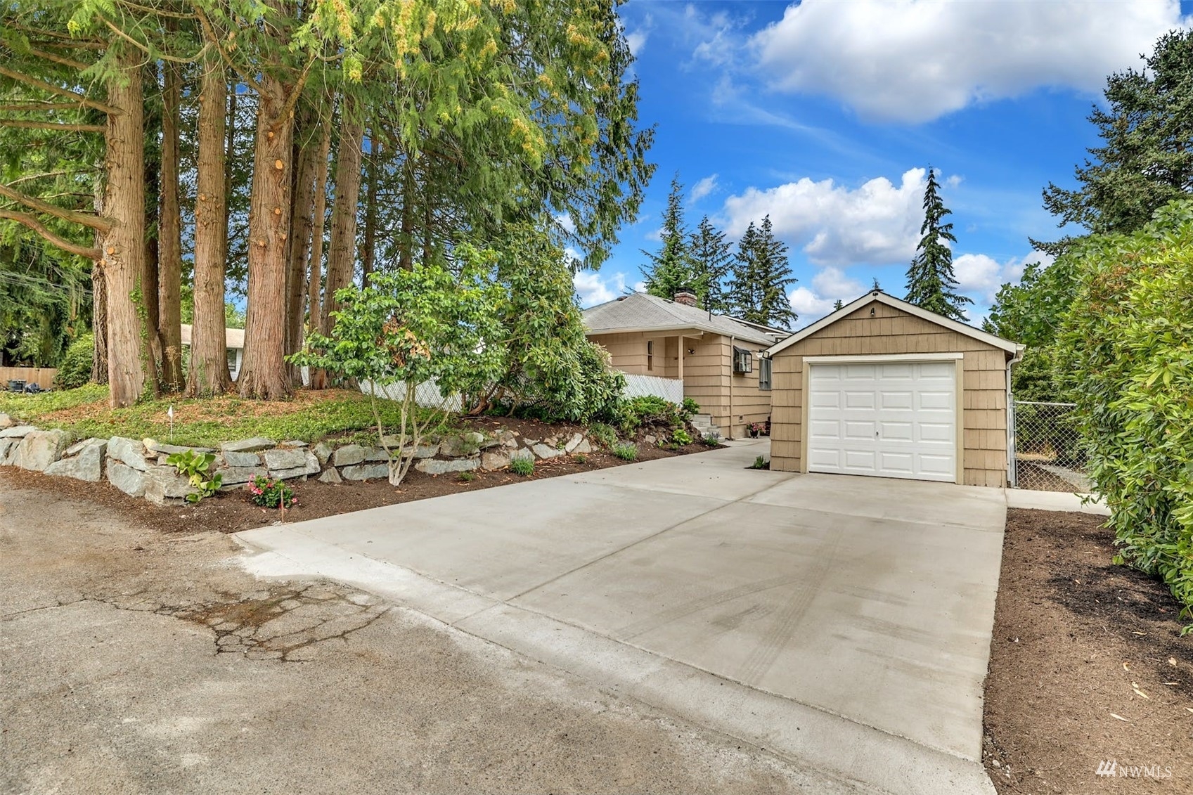 Property Photo:  2108 NE 177th Street  WA 98155 