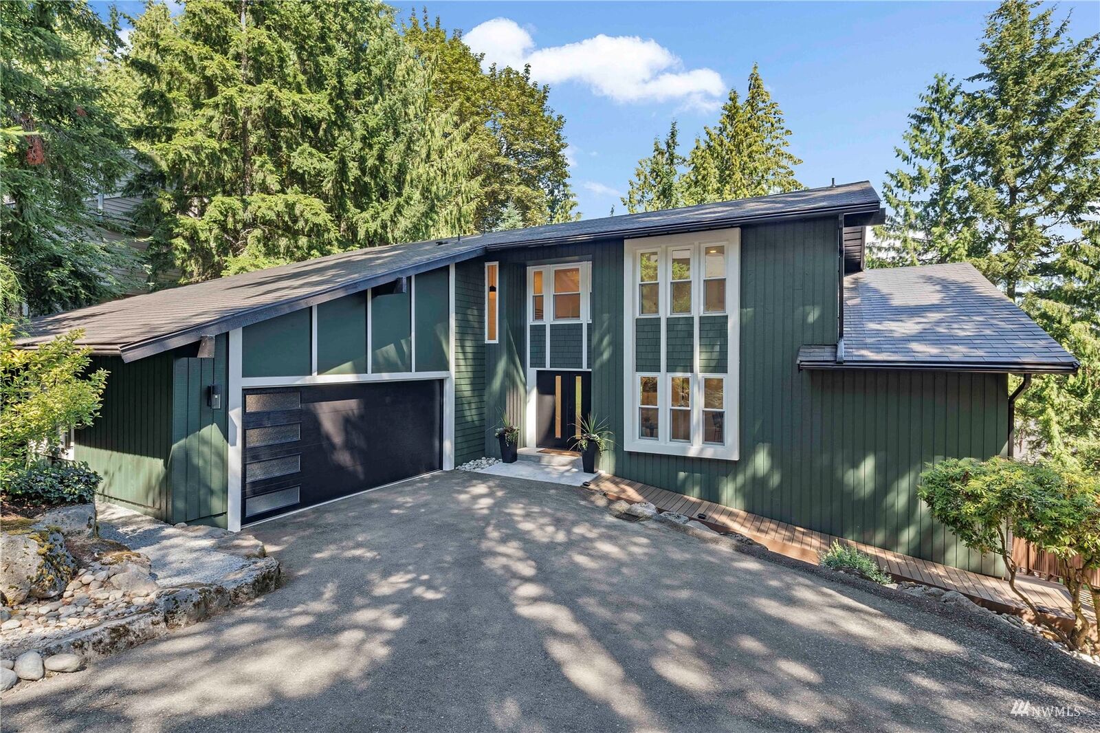 Property Photo: 840 W Sunset Way WA 98027