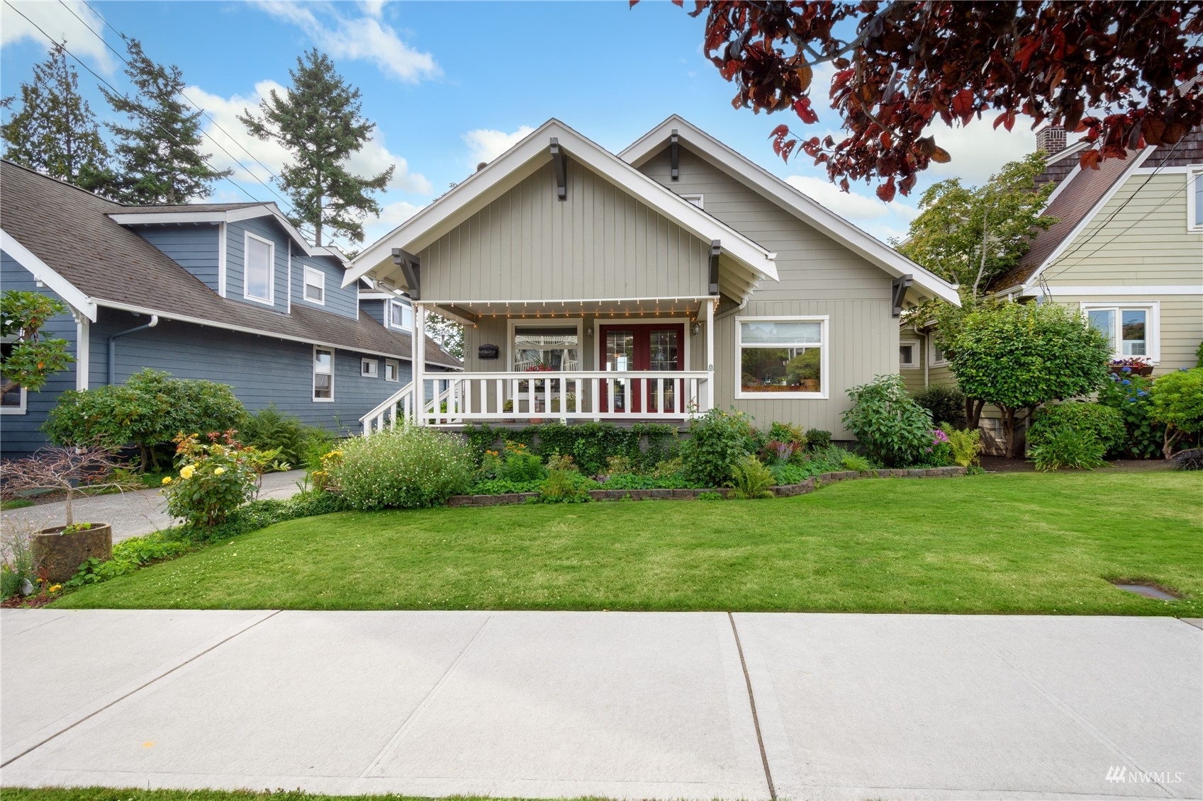 Property Photo:  1126 Grand Avenue  WA 98201 