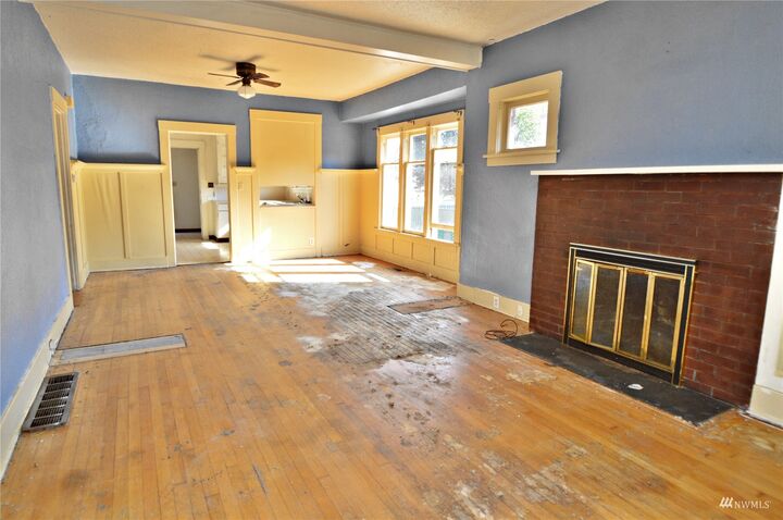 Property Photo: 911 14th Street NE WA 98002