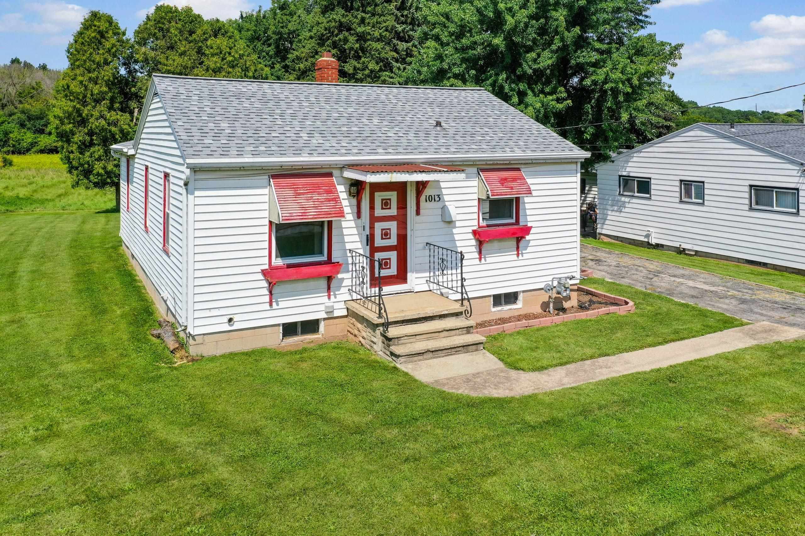 Property Photo:  1013 Augustine Street  WI 54130-1607 