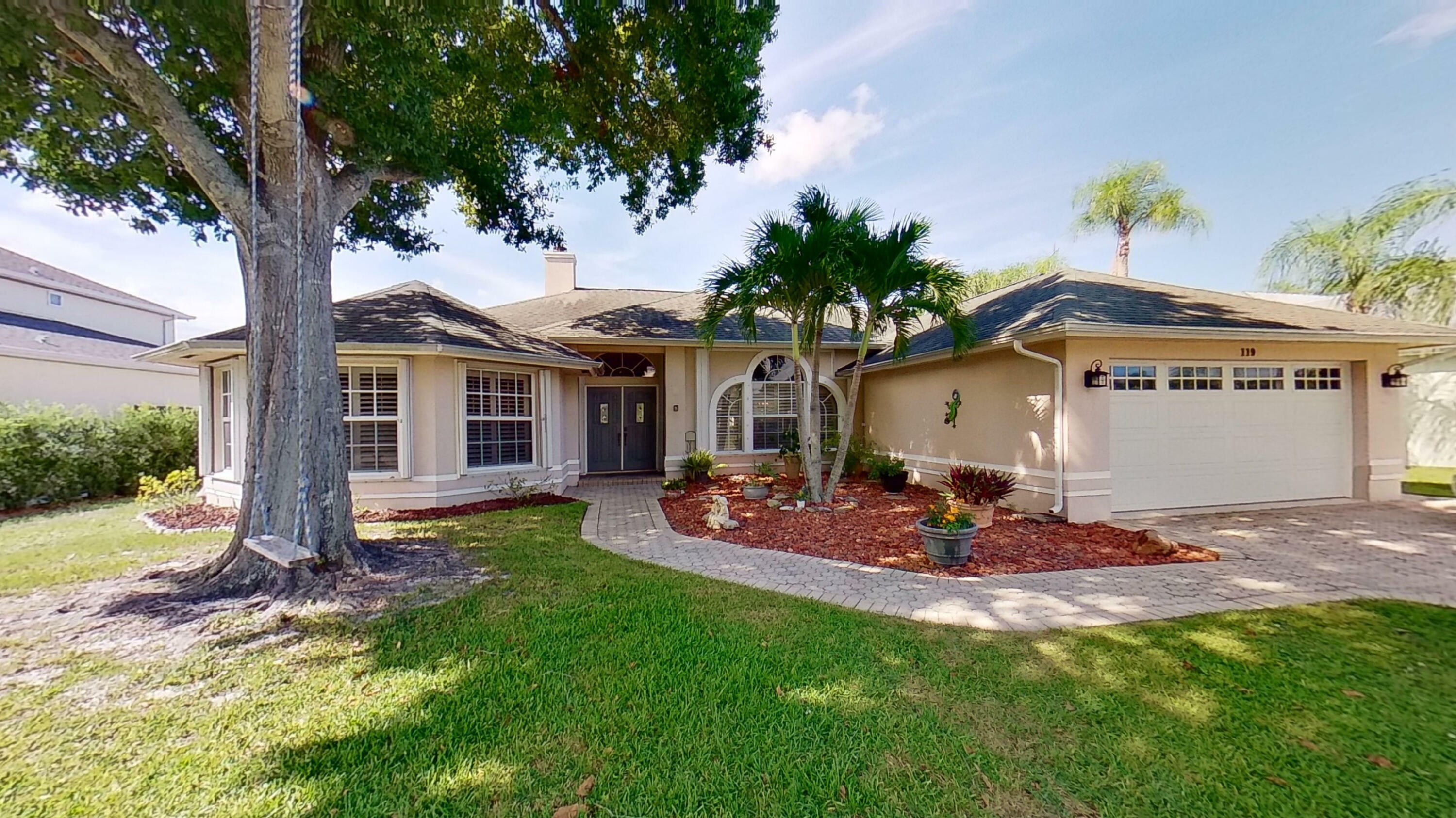 Property Photo:  119 NE Royce Avenue  FL 34983 