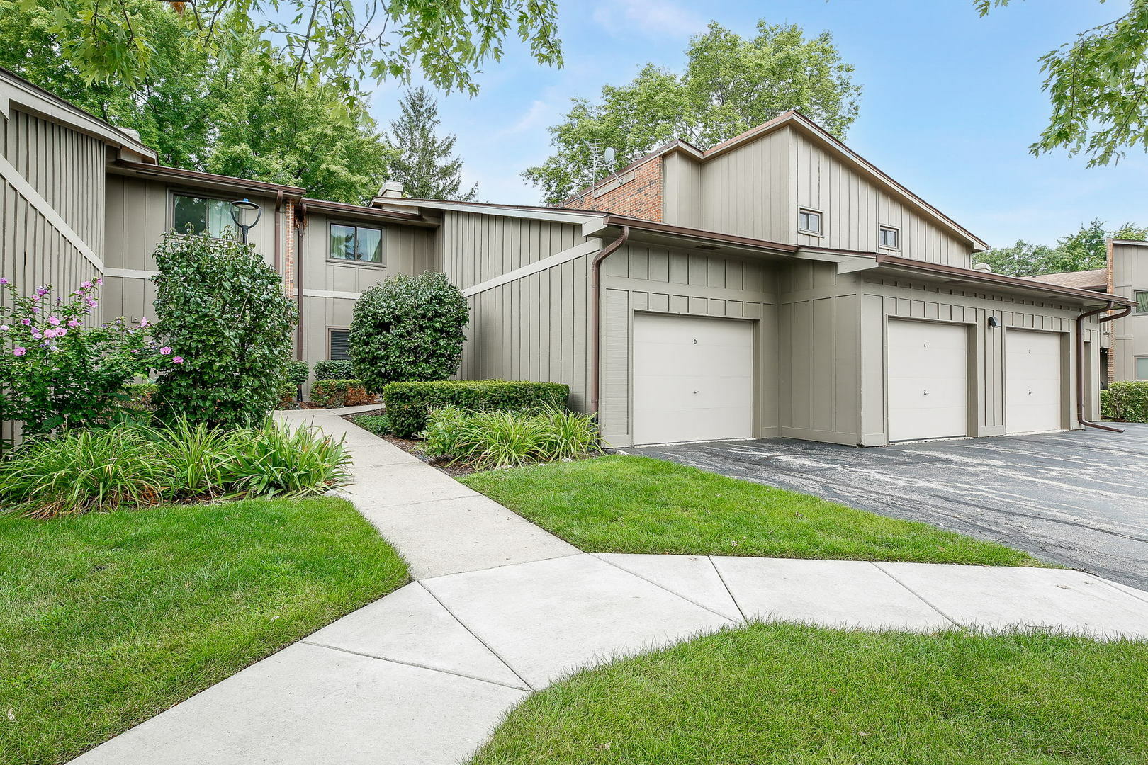 Property Photo:  2S416 Emerald Green Drive C  IL 60555 