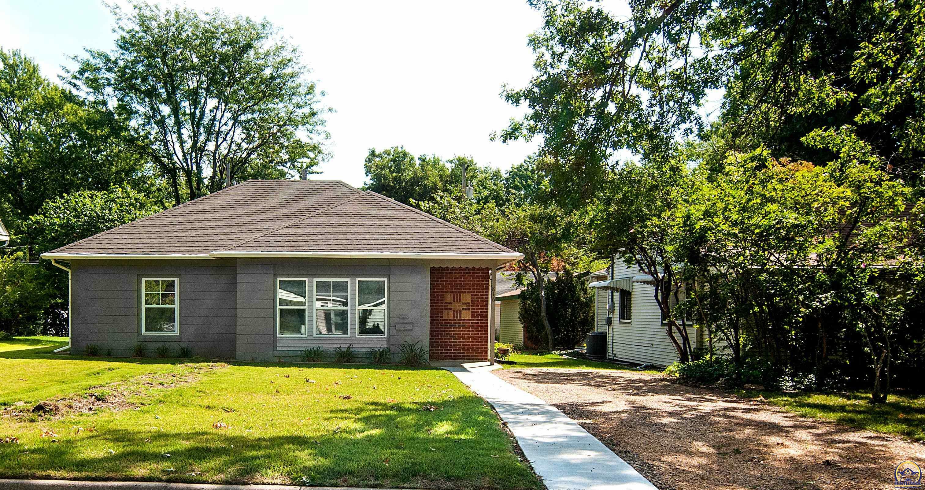 816 SW Parkview St  Topeka KS 66606 photo