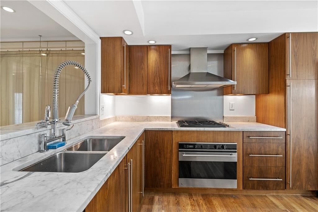 Property Photo: 1313 Weatherstone Way NE GA 30324