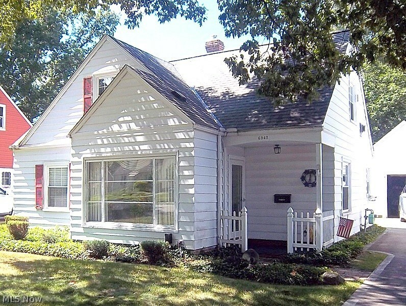 Property Photo:  6942 Greenleaf Avenue  OH 44130 