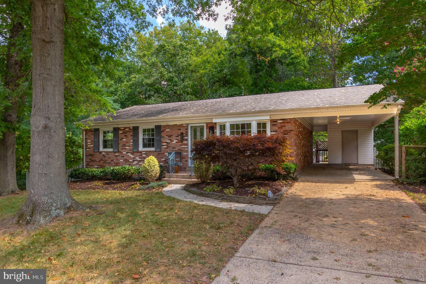 Property Photo: 4403 Barford Court VA 20151