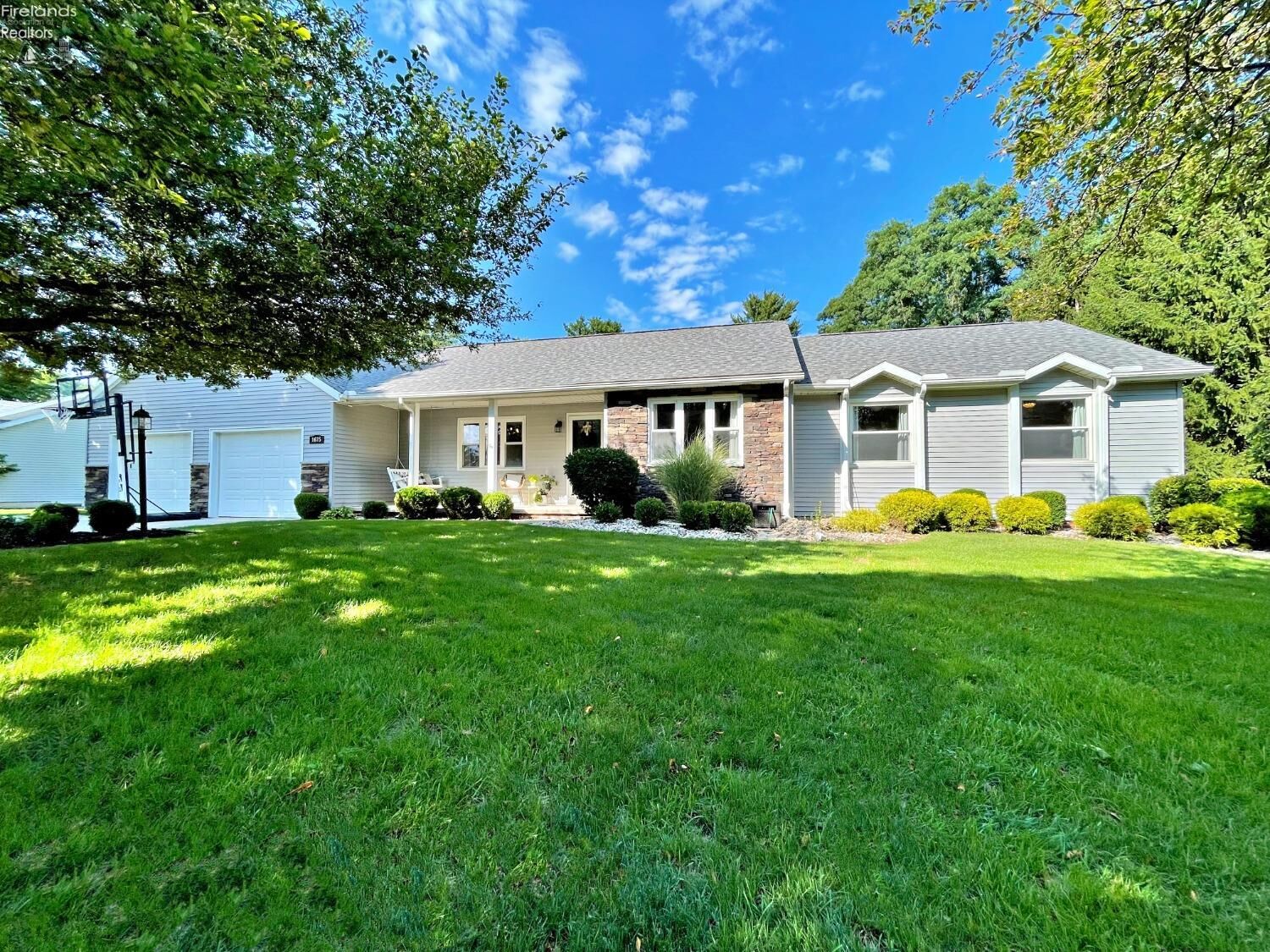 Property Photo: 1675 Lakeview Drive OH 44883