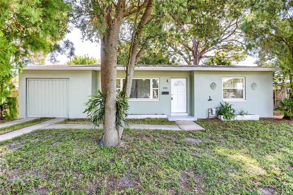 Property Photo: 6911 16th Street N FL 33702
