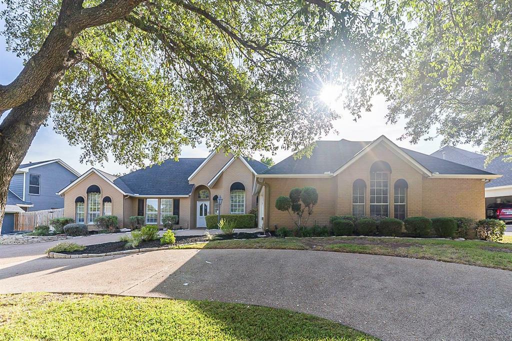Property Photo:  813 Turnberry Drive  TX 76063 
