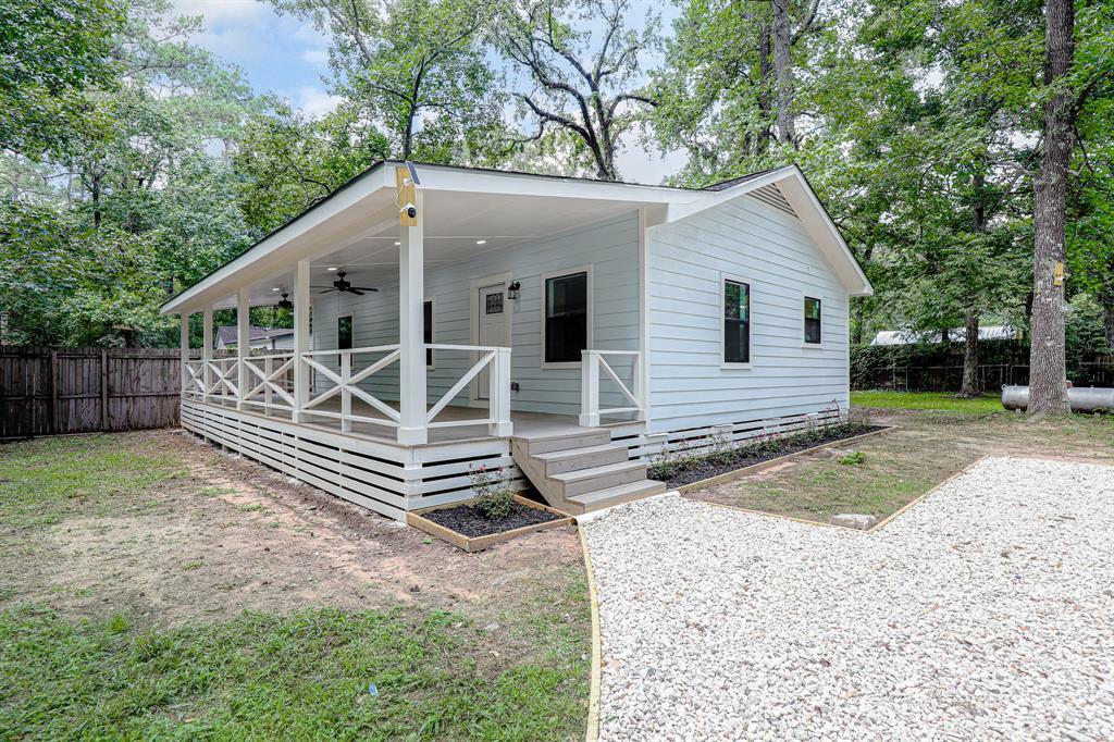 Property Photo:  204 Holly Street  TX 77336 