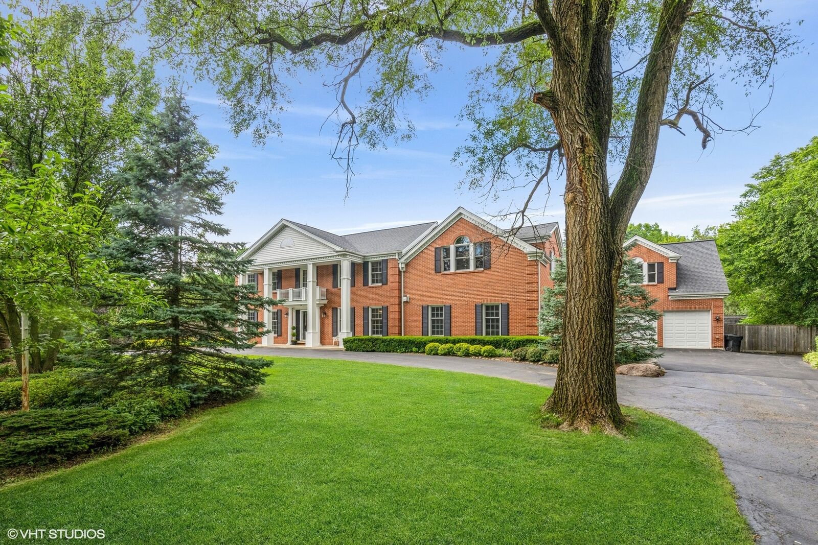 Property Photo: 14 Ashbury Lane IL 60010