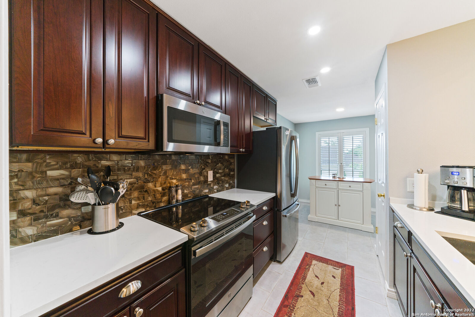Property Photo: 2255 Thousand Oaks Dr 105 TX 78232