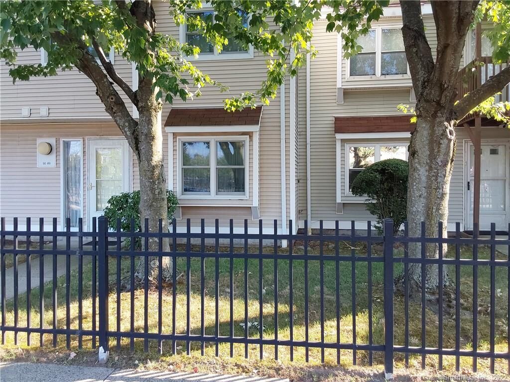 Property Photo:  90 Hamilton Street 9  CT 06608 