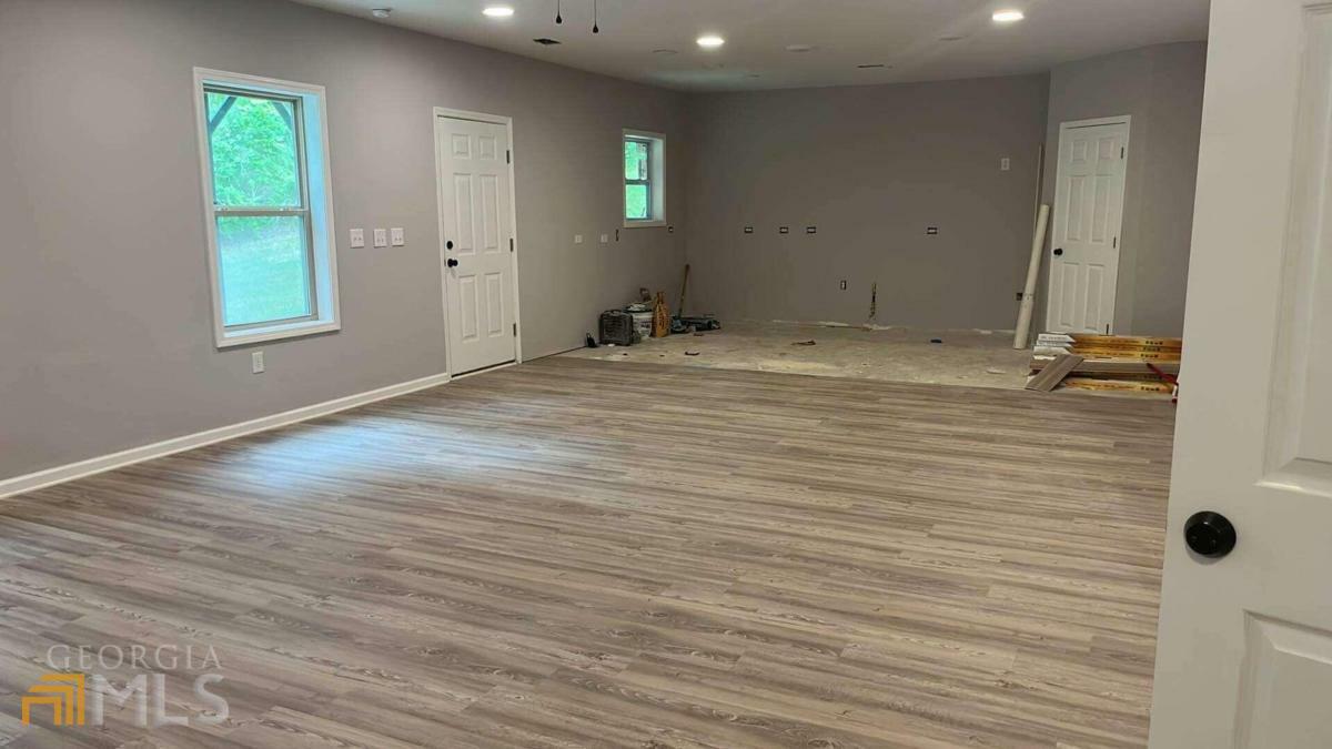 Property Photo: 422 Annabee Court GA 30044