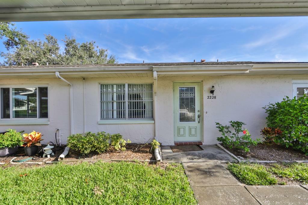 Property Photo:  2228 Greenhaven Drive  FL 33573 