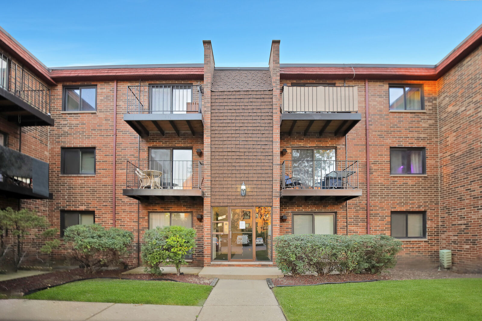 Property Photo: 1783 W Algonquin Road 3A IL 60056