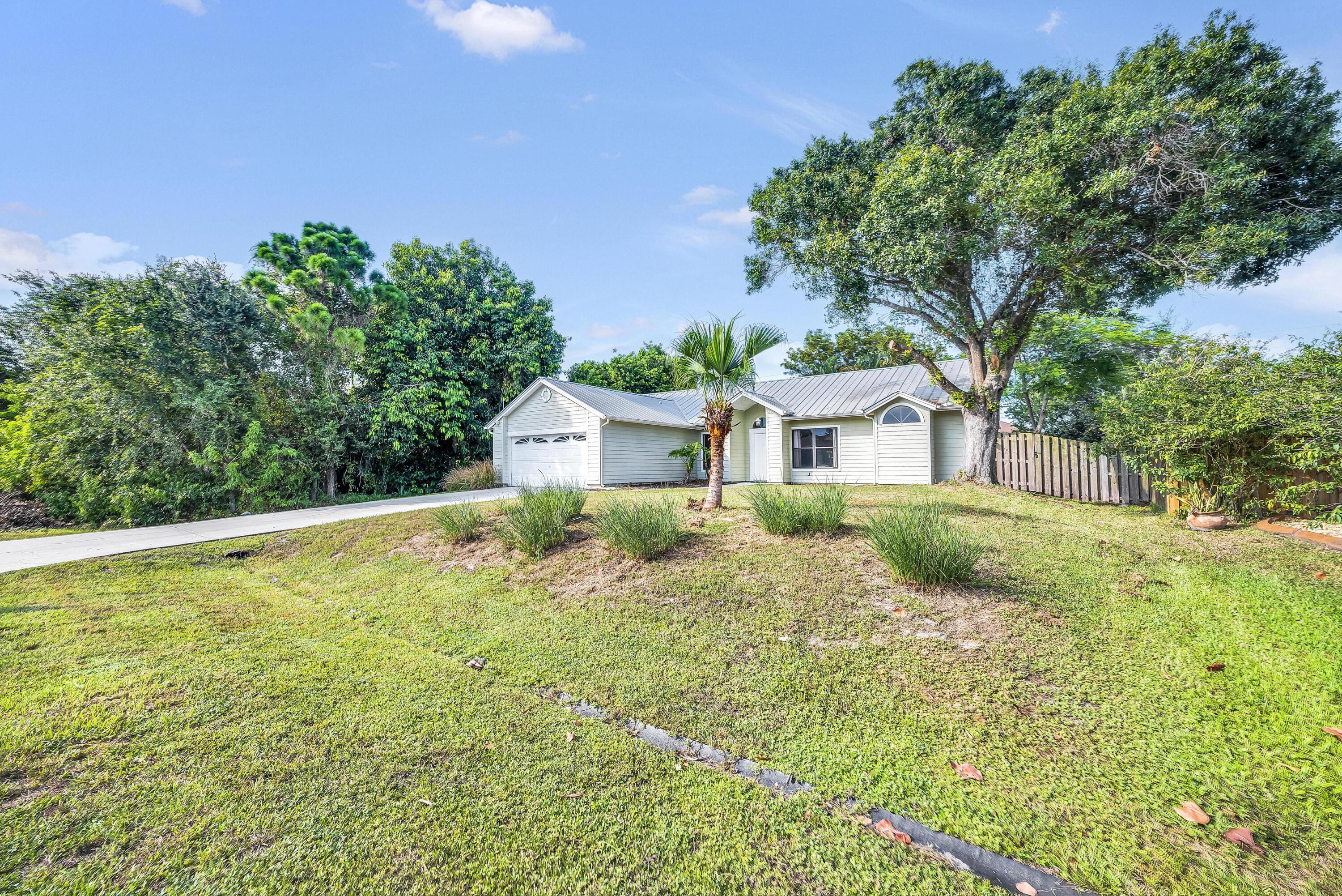 Property Photo: 383 SW Film Avenue FL 34953