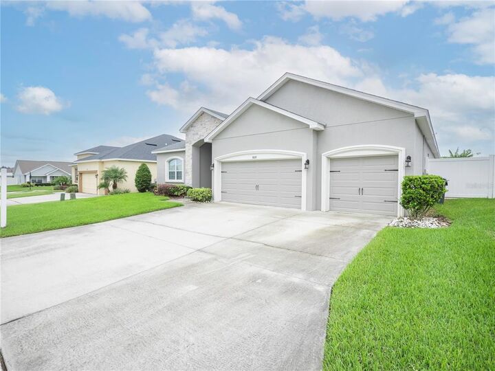 Property Photo:  5928 Valentino Way  FL 33812 