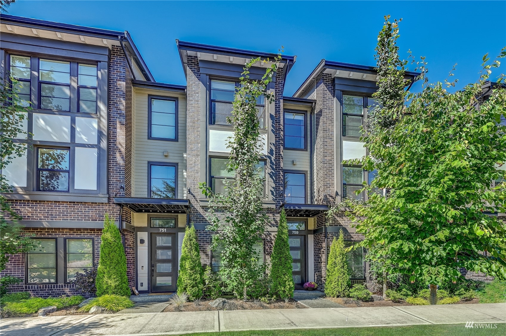 Property Photo: 759 4th Avenue NW 10 WA 98027