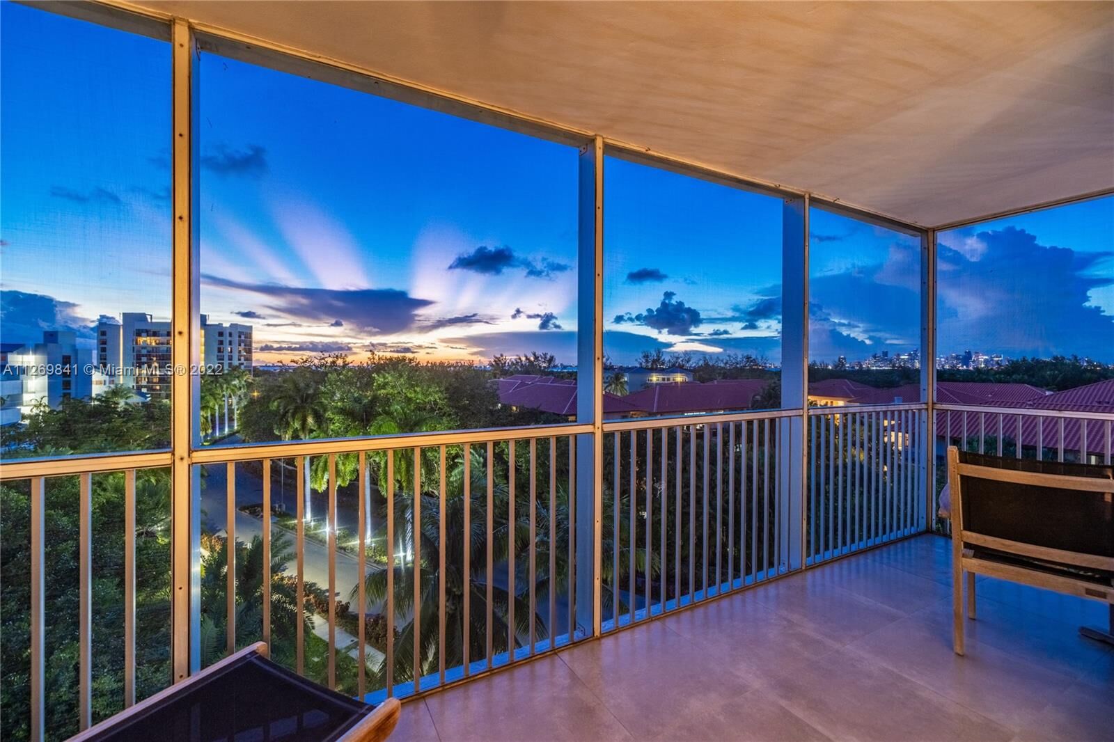 Property Photo:  150 Ocean Lane Dr 7D  FL 33149
